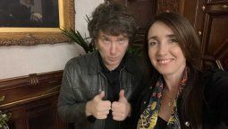 Javier Milei intentando convencer que está todo OK con Victoria Villarruel.