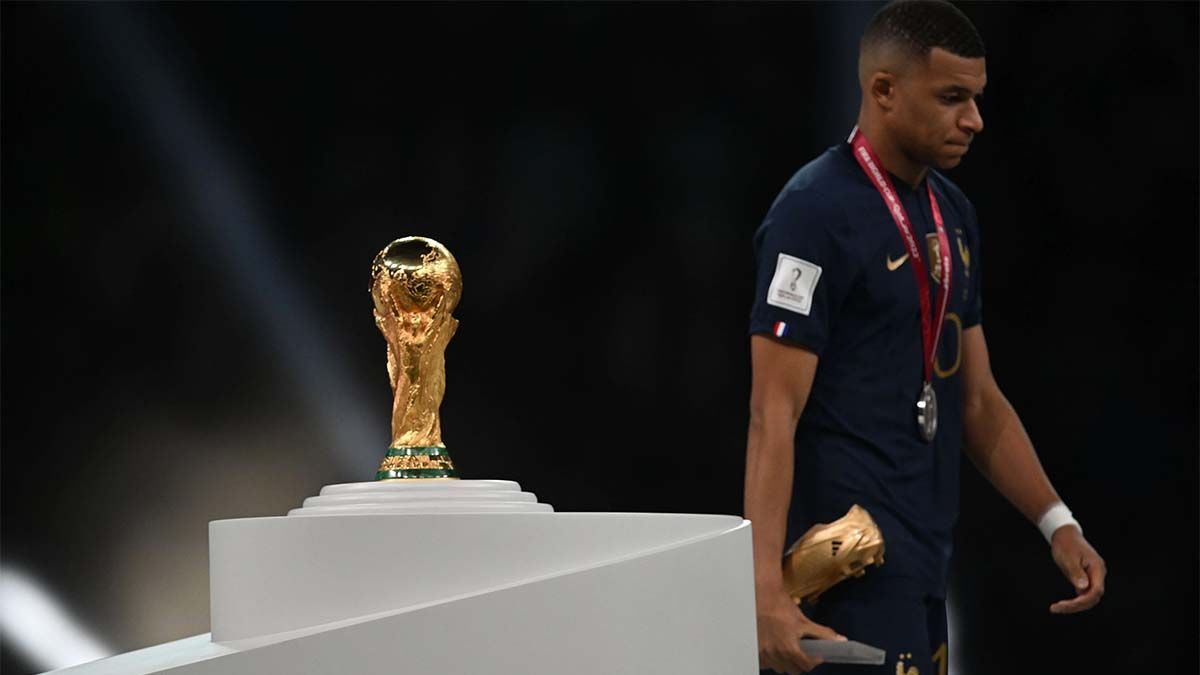 Karim Benzema dej&oacute; la Selecci&oacute;n de Francia mientras que en el PSG hay bronca contra Kylian Mbapp&eacute; por perder la final ante Argentina.
