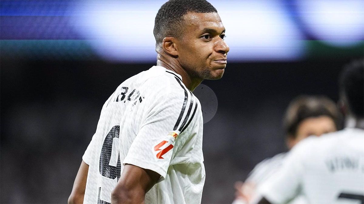 Kylian Mbappé erró un penal para el Real Madrid en la UEFA Champions League y suma cada día más críticas por su bajo rendimiento. Kylian Mbappé erró un penal para el Real Madrid en la UEFA Champions League y suma cada día más críticas por su bajo rendimiento.