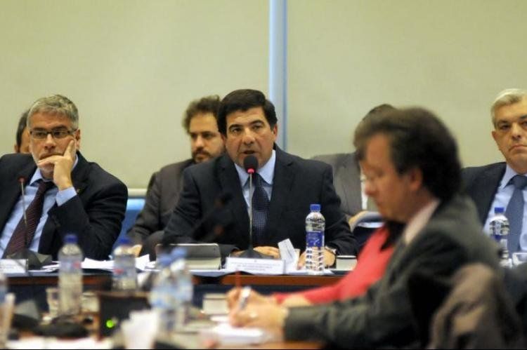 Con la presencia del titular de la AFIP, Ricardo Echegaray, el oficialismo obtuvo dictamen