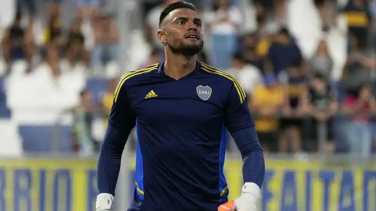 Sergio Romero está cada vez más afuera de Boca tras la mala temporada 2024 y es buscado por Colo-Colo de Chile para este mercado de pases. Sergio Romero está cada vez más afuera de Boca tras la mala temporada 2024 y es buscado por Colo-Colo de Chile para este mercado de pases.