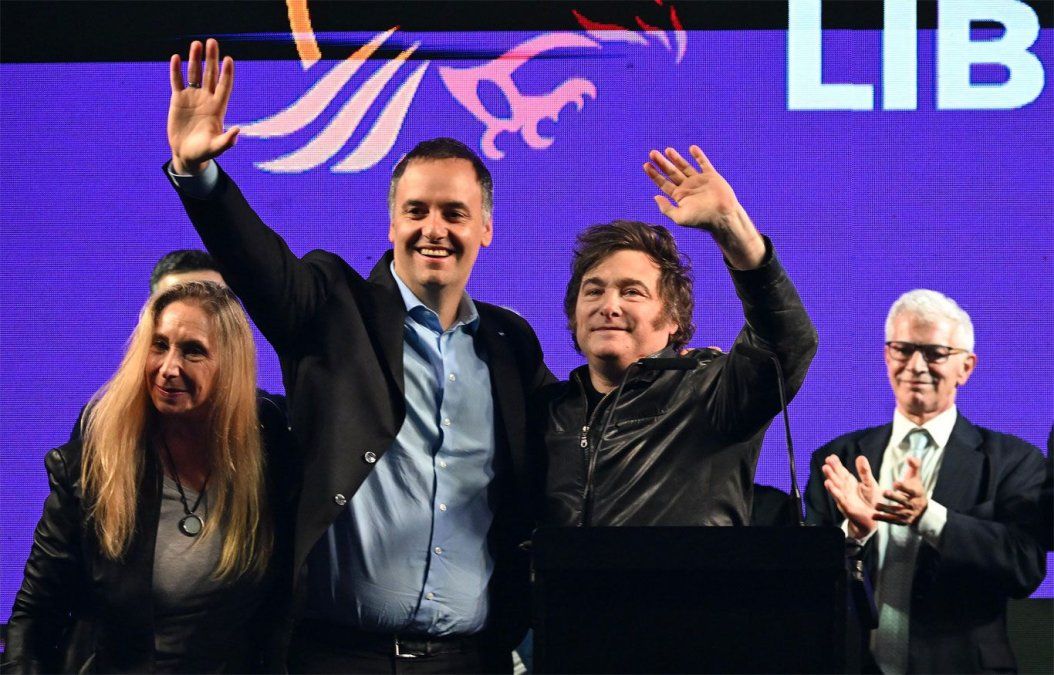 Adorni y Milei en el cierre de campaña de LLA de cara a las elecciones porteñas donde se impuso el ahora jefe de gabinete. Adorni y Milei en el cierre de campaña de LLA de cara a las elecciones porteñas donde se impuso el ahora jefe de gabinete. 