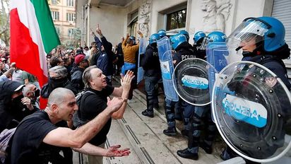 Estalla Italia por el pase sanitario, con neofascistas al frente