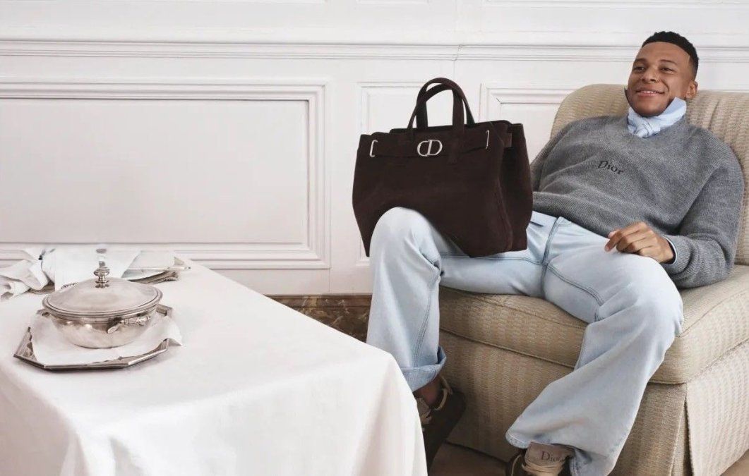 Lejos del fútbol, Kylian Mbappé protagoniza una de las imágenes clave de la nueva campaña de Dior SS26.