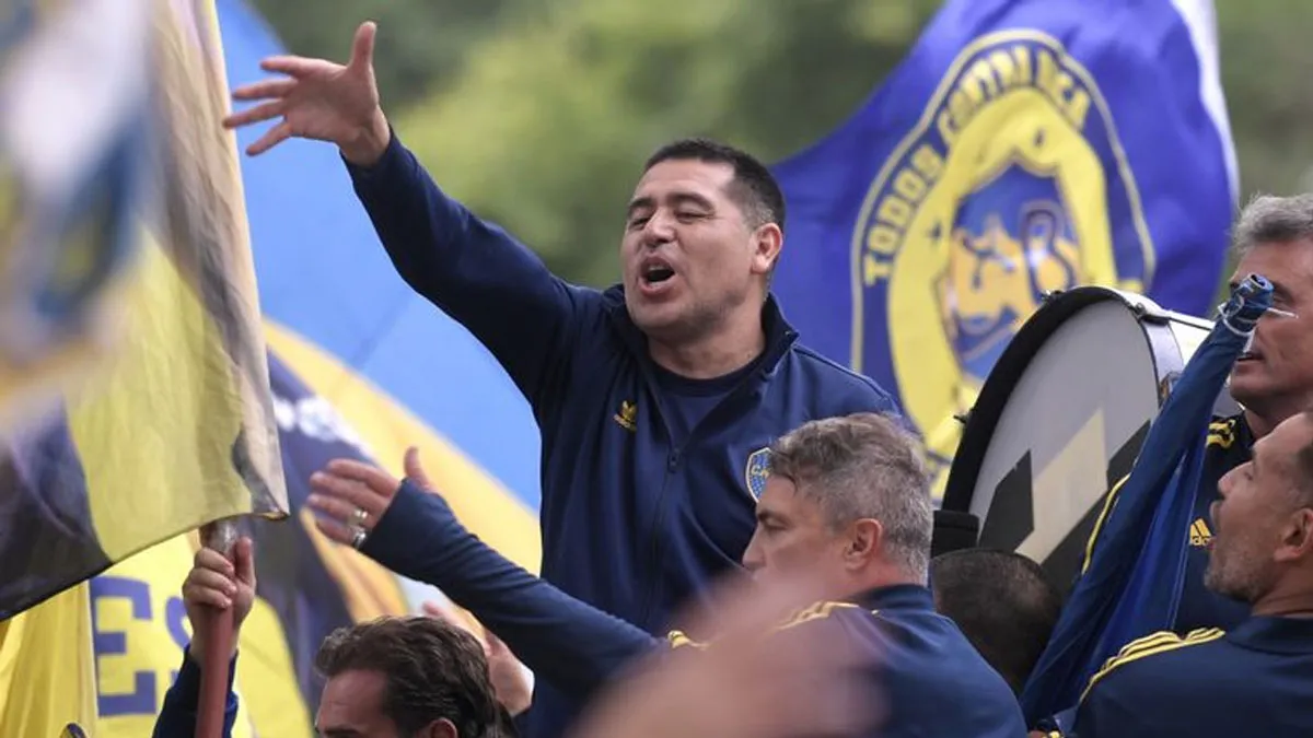 La gente le juró lealtad a Juan Román Riquelme, pero la gente va reuniendo razones para darse vuelta... La gente le juró lealtad a Juan Román Riquelme, pero la gente va reuniendo razones para darse vuelta...