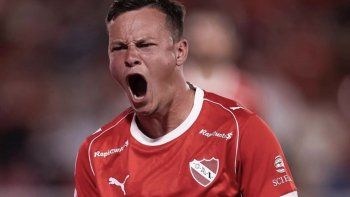 Abaldo puso el 1-0 para Independiente con una tremenda rosca. Abaldo puso el 1-0 para Independiente con una tremenda rosca.