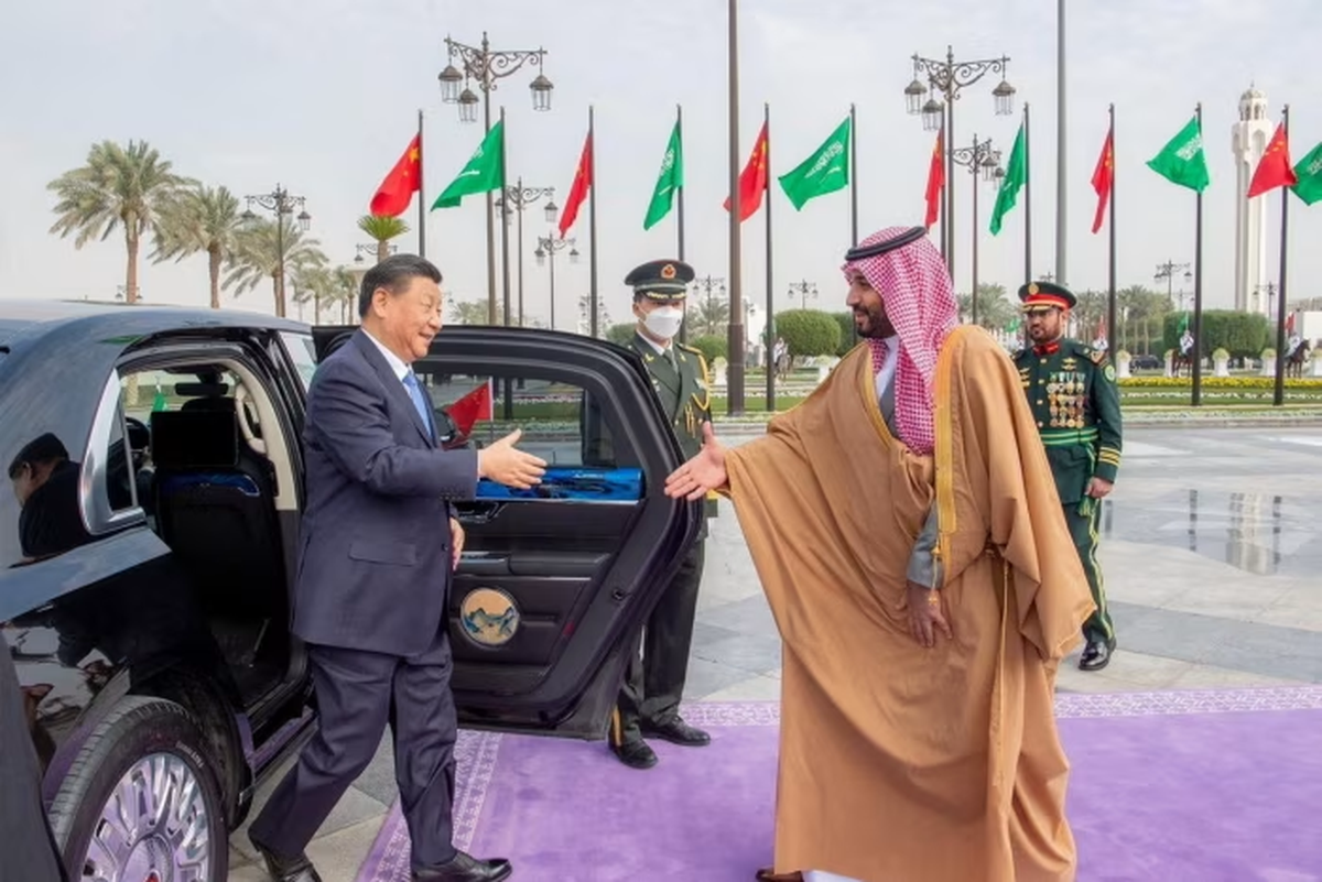 Xi Jinping y Abdulaziz Al Saud. Xi Jinping y Abdulaziz Al Saud.