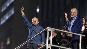 De izquierda a derecha, líderes mundiales saludaron a Lula Da Silva y dejaron en offside a Milei