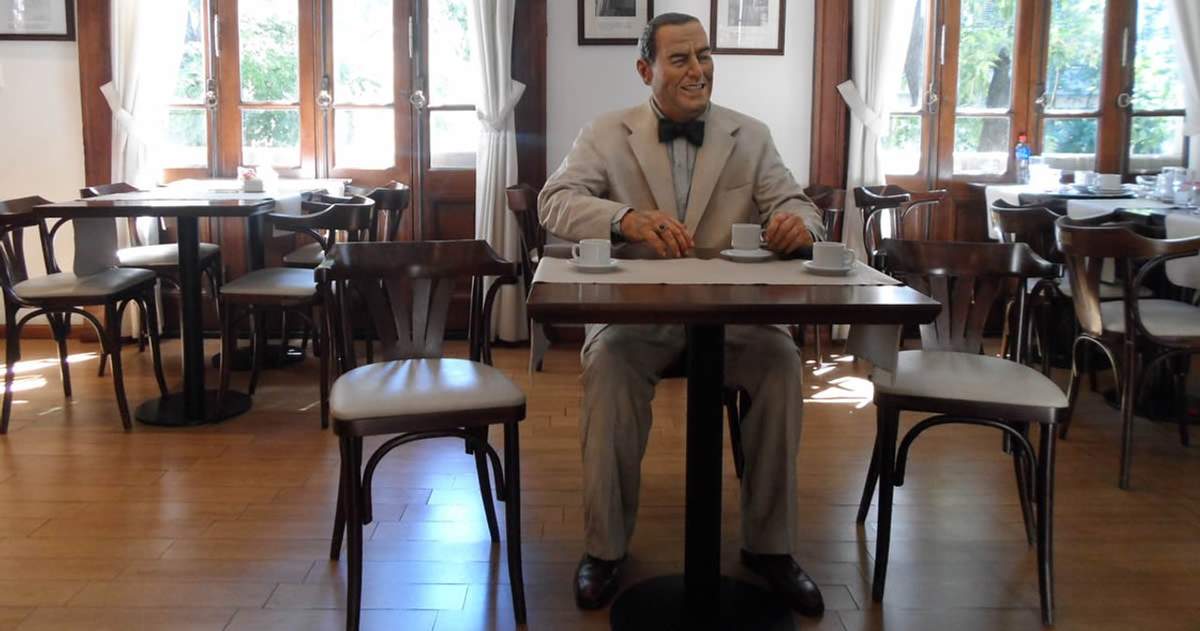 Un Café con Perón, ubicado en Buenos Aires. Un Café con Perón, ubicado en Buenos Aires.