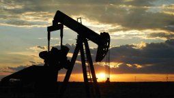 altText(La OPEP implementa acuerdo para recortar producción (y se dispara el precio))}