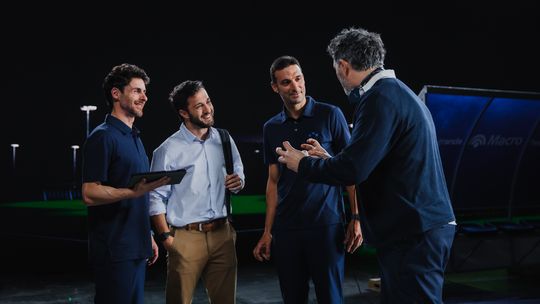 Lionel Scaloni y Pablo Aimar en la filmación del video para Banco Macro. Lionel Scaloni y Pablo Aimar en la filmación del video para Banco Macro.