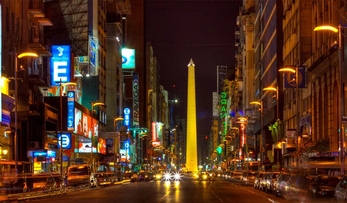 Uno de los circuitos recorrerá la emblemática calle Corrientes.