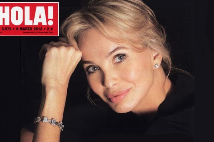 A causa del accidente del rey Juan Carlos I de Borbón en Bostwana, ella llegó al primer plano de la actualidad política. Mujer de negocios con buenos contactos en Arabia Saudita y en las otras monarquías y emiratos vecinos (del Golfo), resultó que era la