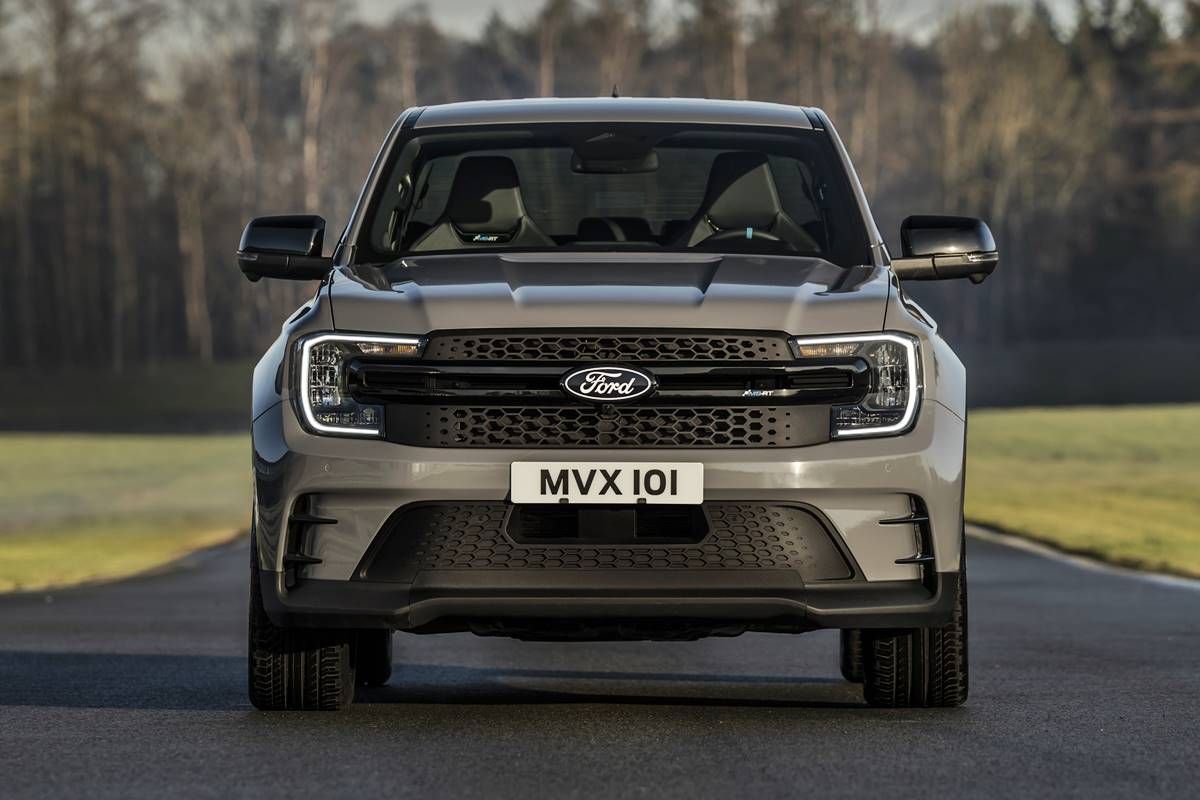 Ford y su nueva "chata callejera". Ford y su nueva "chata callejera". 