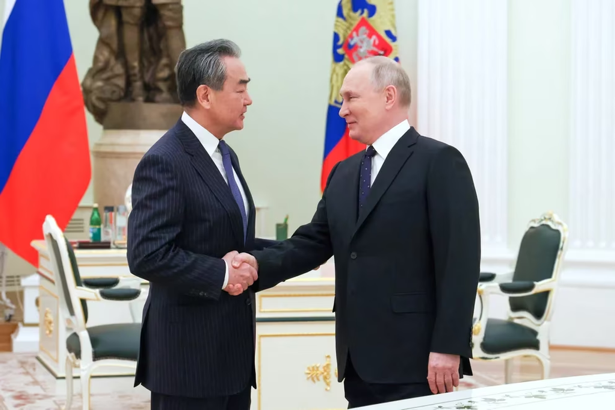 El encuentro entre Wang y Putin en el Kremlin (Sputnik/Anton Novoderezhkin/REUTERS)