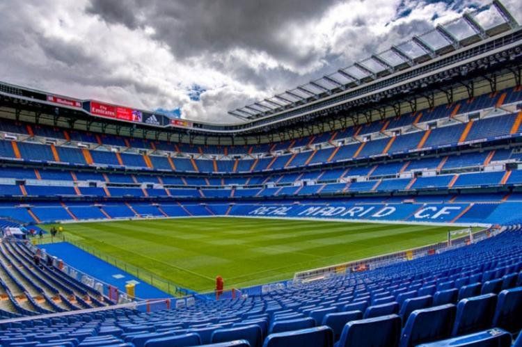 Estadio del Real Madrid vacío durante la parálisis generada por la pandemia del coronavirus.
