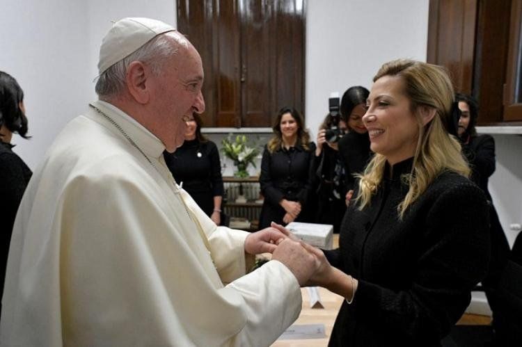 El Papa Francisco y Fabiola Yáñez.