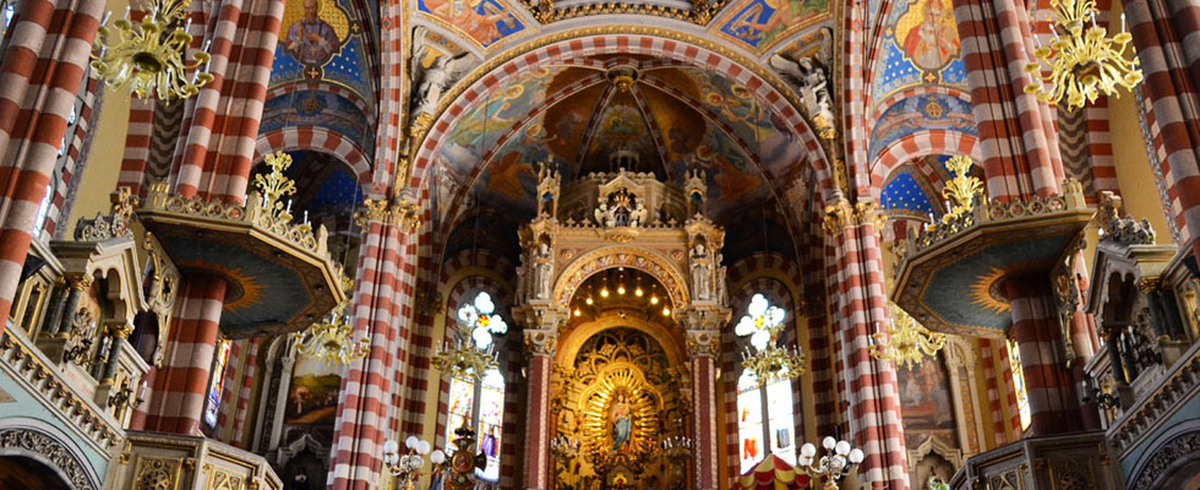 La Basílica María Auxiliadora y San Carlos se encuentra en Buenos Aires y es admirada por sus infraestructura. La Basílica María Auxiliadora y San Carlos se encuentra en Buenos Aires y es admirada por sus infraestructura.