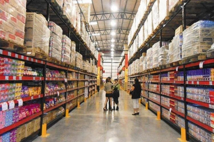 Por miedo a las devaluaciones las familias ahorraron en productos durables