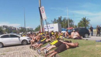 Los hinchas de Peñarol detenidos por la policía brasilera. Los hinchas de Peñarol detenidos por la policía brasilera.