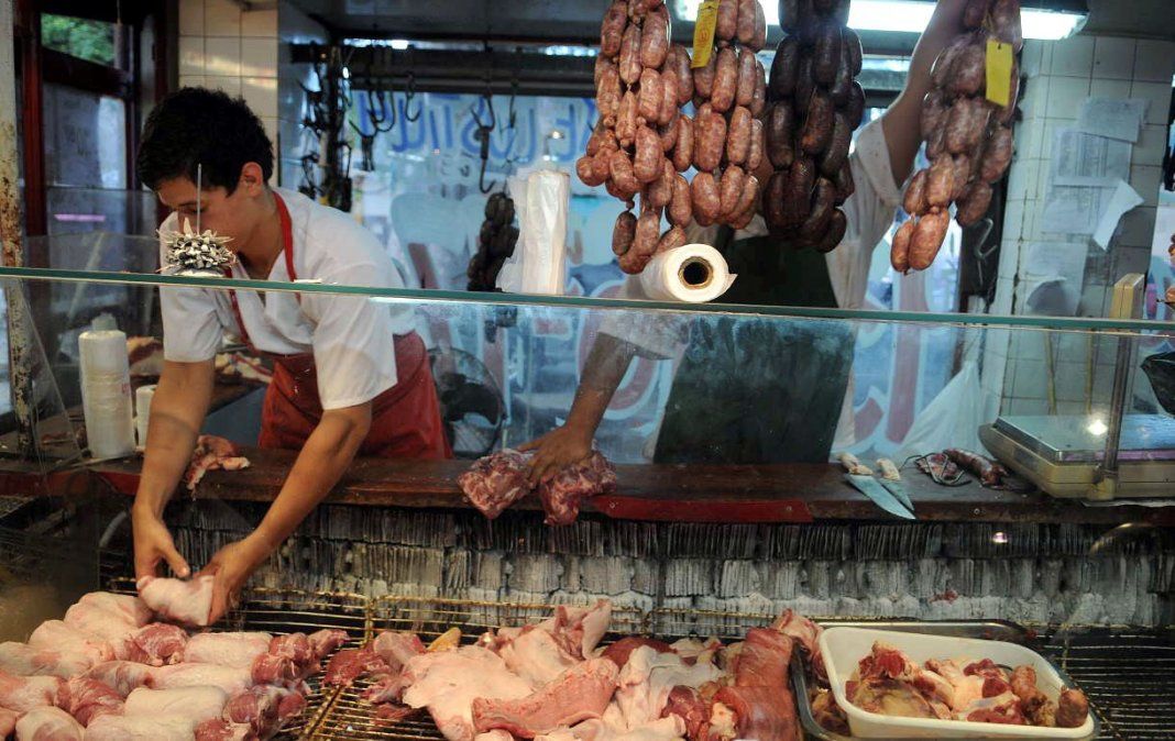 La Federacion Gremial del Personal de la industria de la Carne lanzó un paro nacional por tiempo indeterminado en todos los frigoríficos de Carne Roja del país desde las 00 hs del miércoles 13/07