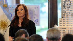 altText(Cristina-show: Suben jubilaciones, mínimo de ganancias, críticas a opositores y llanto)}