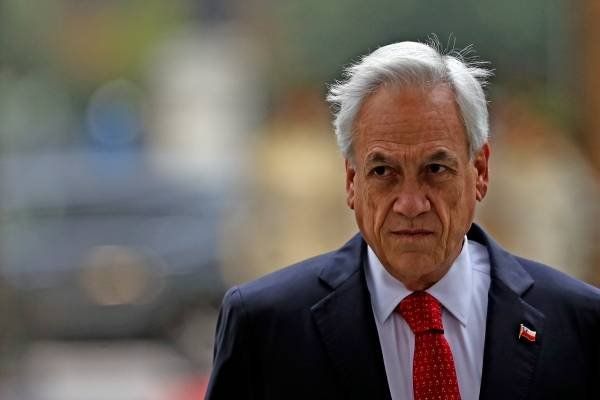 Sebastián Piñera, presidente de Chile, decretó el estado de emergencia el 14 de octubre pasado, mientras en la provincia de Río Negro, Argentina, la gobernadora pedía la intervención del Ejército y actualmente, desde Chubut exhortan "al Poder Ejecutivo Nacional a que adopte medidas de intervención urgentes en la zona cordillerana afectada".