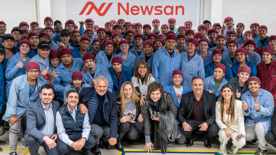 La empresa que Javier Milei mostró como ejemplo de eficiencia y competitividad para el futuro industrial del país, hace un mes, despidió a 150 trabajadores. La empresa que Javier Milei mostró como ejemplo de eficiencia y competitividad para el futuro industrial del país, hace un mes, despidió a 150 trabajadores.