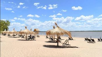 La playa de arena blanca que fascina a todos en Buenos Aires