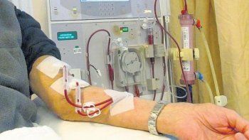 Unos 30.000 pacientes de diálisis están en riesgo por la falta de insumos importados. Unos 30.000 pacientes de diálisis están en riesgo por la falta de insumos importados.