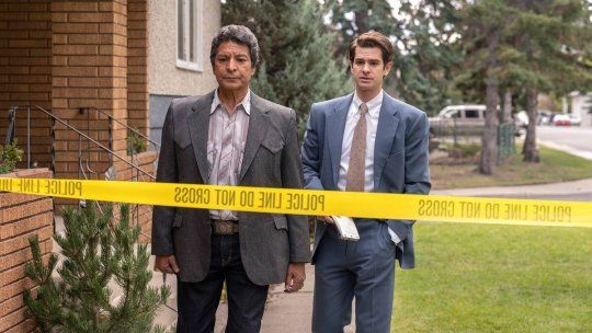 Andrew Garfield encabeza una miniserie que impacta fuerte. Andrew Garfield encabeza una miniserie que impacta fuerte.