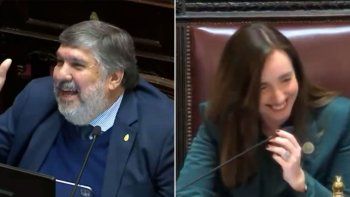 Este jueves, en la sesión del Senado por los cambios de la movilidad jubilatoria, José Mayans hizo reír a Victoria Villarruel mientras criticaba Javier Milei. Este jueves, en la sesión del Senado por los cambios de la movilidad jubilatoria, José Mayans hizo reír a Victoria Villarruel mientras criticaba Javier Milei.