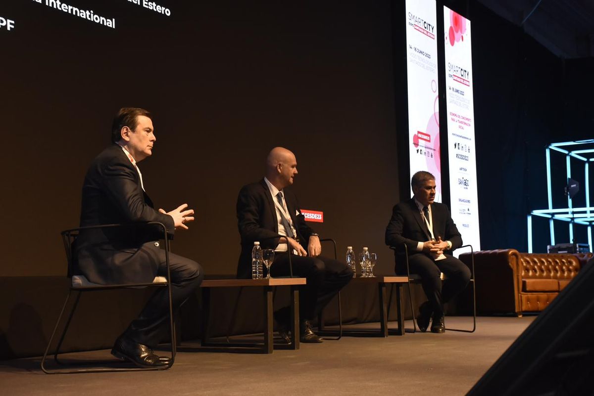 2da. Expo Smart City en Santiago: Gerardo Zamora, Ricard Zapatero; y presidente de YPF, Pablo González.