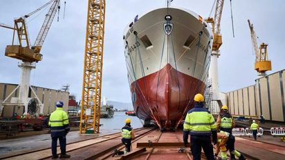 Malvinas / Falkland festeja nuevo pesquero de astillero en Vigo