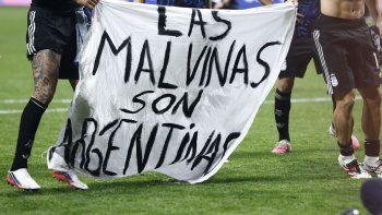 Reino Unido exige a la FIFA que sancione a Argentina por la bandera de Malvinas tras dejar afuera a Inglaterra