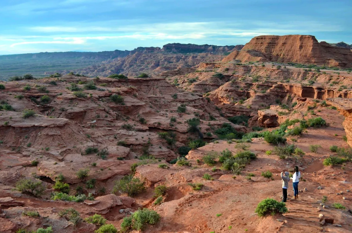 La inmensidad del parque repleto de acantilados rojizos.