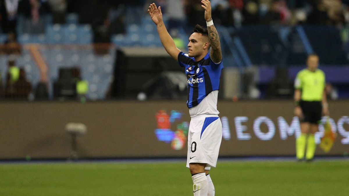 Los campeones del mundo en Qatar 2022 todavía festejan debido a que Lautaro Martínez obtuvo la Supercopa de Italia con el Inter de Milan. (Foto: Noticias Argentinas/REUTERS)