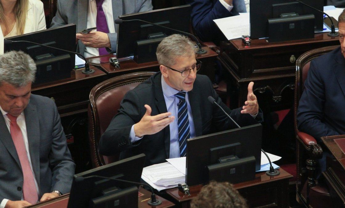 El jede de bloque de la UCR en el Senado, Eduardo Vischi, avisa que para su espacio es innegociable el tema universidades. El jede de bloque de la UCR en el Senado, Eduardo Vischi, avisa que para su espacio es innegociable el tema universidades.
