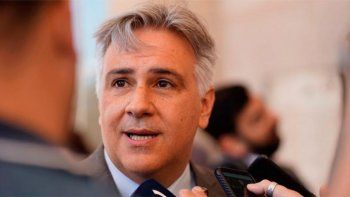 Llaryora en el centro de la atención. Llaryora en el centro de la atención.