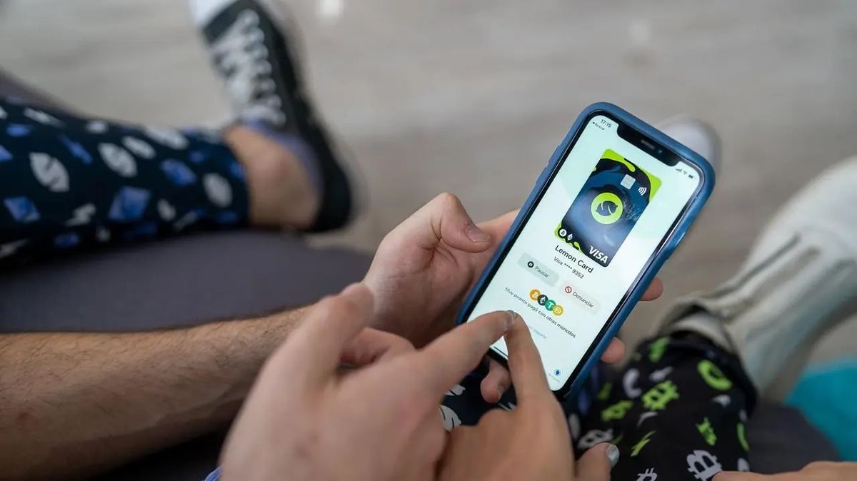 Pagos con tarjeta y bitcoin: El boom que ya cambia la forma de comprar en  Argentina