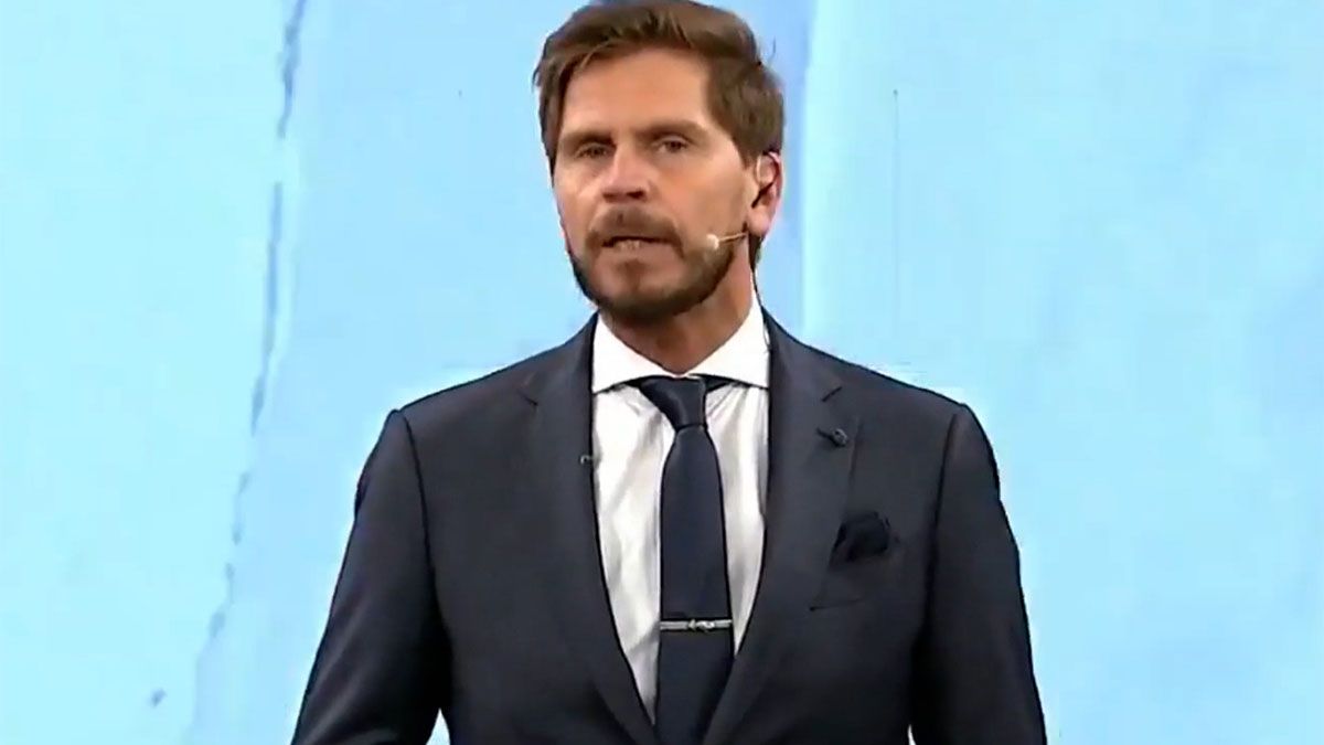 Sebastián Pollo Vignolo pronunció irónicos comentarios acerca de las críticas que sufría Lionel Messi pero él tampoco resiste un archivo. Sebastián Pollo Vignolo pronunció irónicos comentarios acerca de las críticas que sufría Lionel Messi pero él tampoco resiste un archivo.