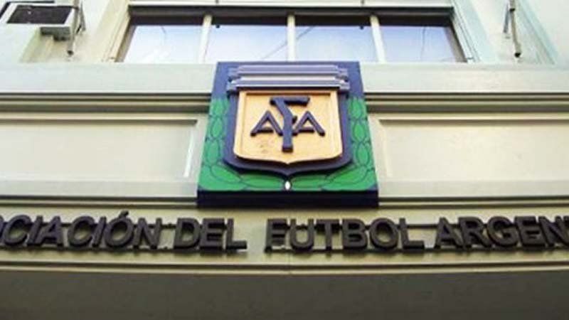 Por orden de Servini de Cubría, allanan sede de la AFA.