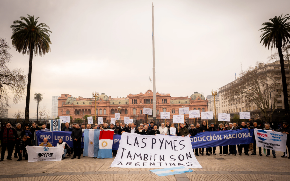 Movilización de PyMES frenta a Casa Rosada.