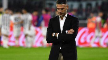 Martín Demichelis fue insultado tras la caída de River frente a Godoy Cruz 1-2 que terminó en incidentes pero el DT tiene contrato hasta diciembre de 2025. Martín Demichelis fue insultado tras la caída de River frente a Godoy Cruz 1-2 que terminó en incidentes pero el DT tiene contrato hasta diciembre de 2025.