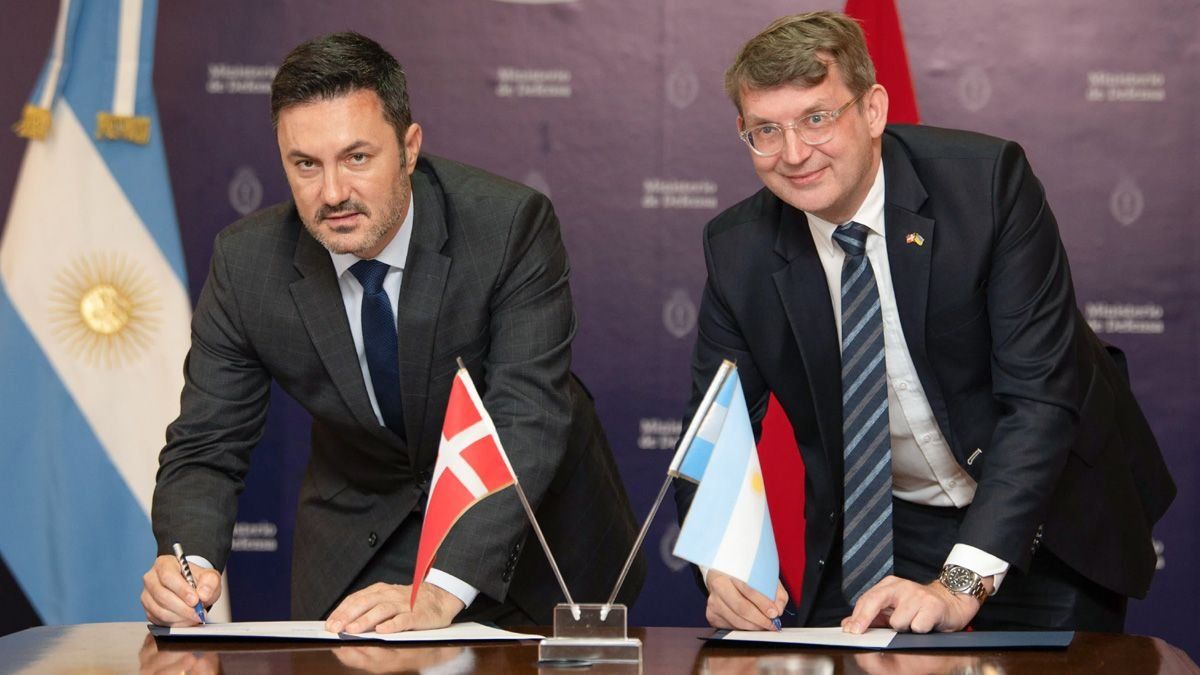 La compra de los F-16, fue la primera gran operación que puso la atención sobre el gasto militar del nuevo Gobierno. La compra de los F-16, fue la primera gran operación que puso la atención sobre el gasto militar del nuevo Gobierno.