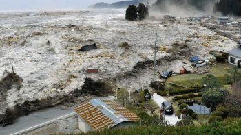 Imágenes de los estragos del terremoto en Japón que encendió el alerta de tsunami