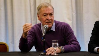 Juan Schiaretti realiza su campaña electoral: esta vez estuvo en Rosario. Juan Schiaretti realiza su campaña electoral: esta vez estuvo en Rosario.