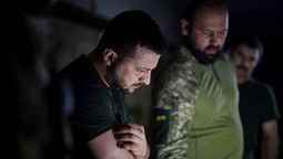 altText(Volodymyr Zelensky despidió a su 007 y amigo: 