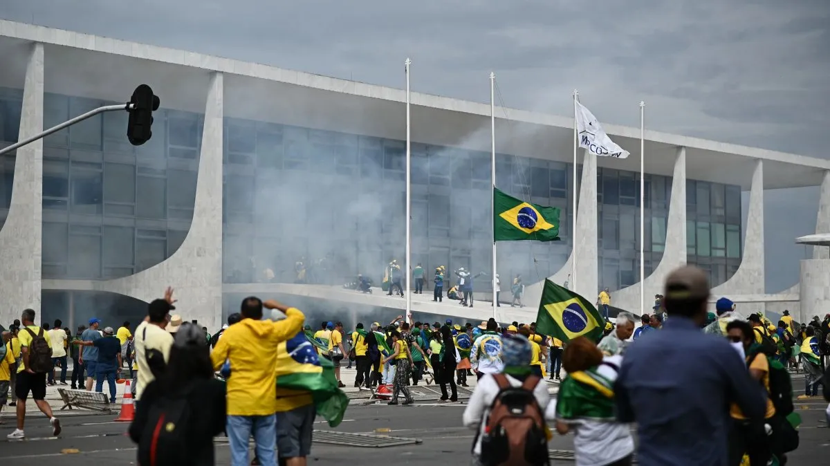 Caos en Brasil cuando manifestantes tomaron el congreso.