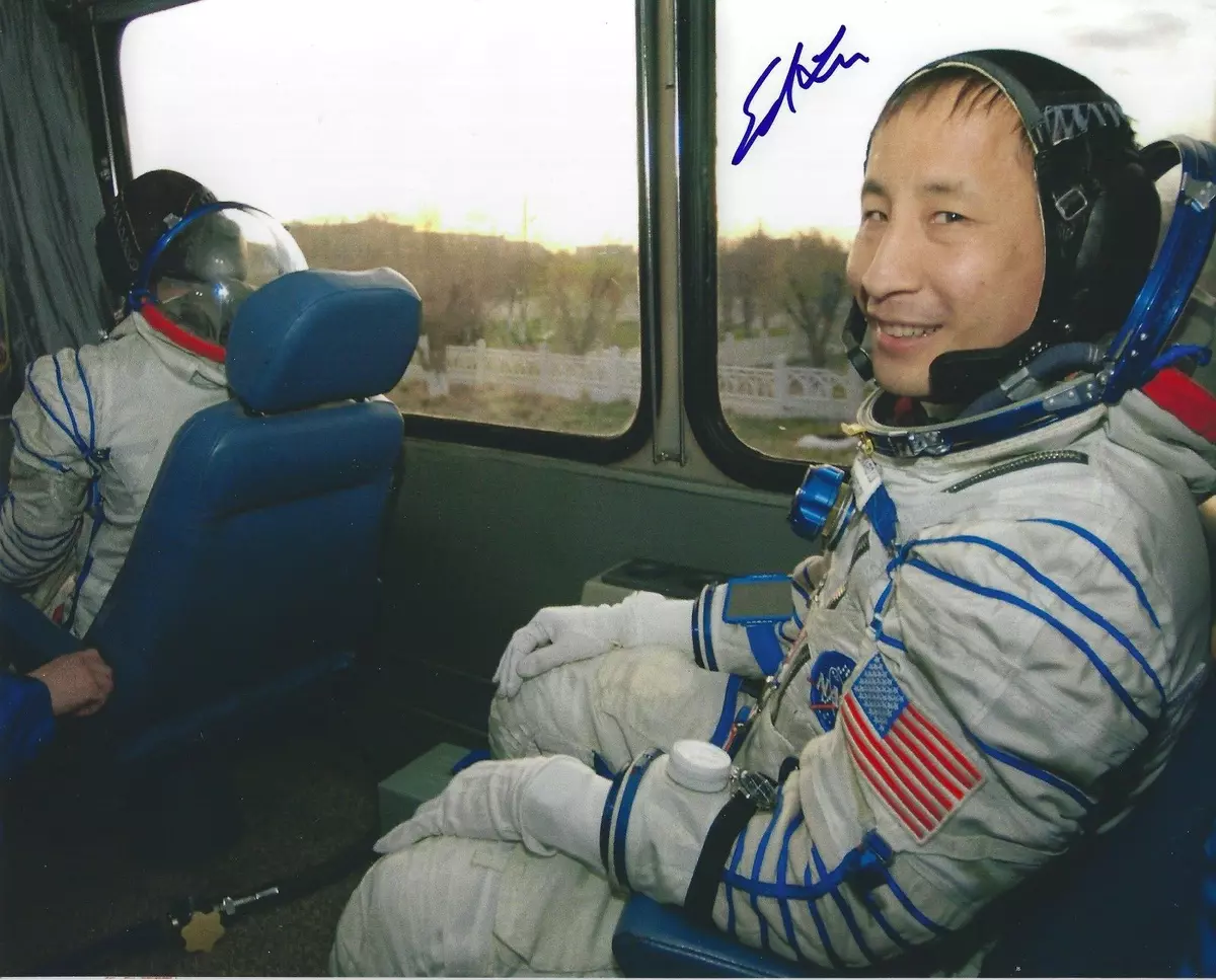 La visita de Lu no solo dejó optimismo, sino también una certeza: el programa espacial argentino está en su mejor momento. La visita de Lu no solo dejó optimismo, sino también una certeza: el programa espacial argentino está en su mejor momento.